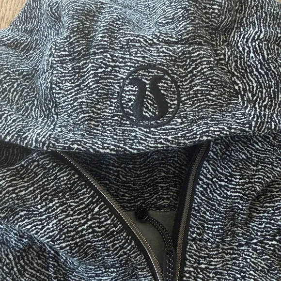 Lululemon Scuba Hoodie IV Size 10 - Picture 3 of 8
